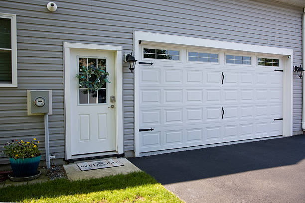 24/7 Emergency Garage Door Panel Replacement experts in King County County, TX